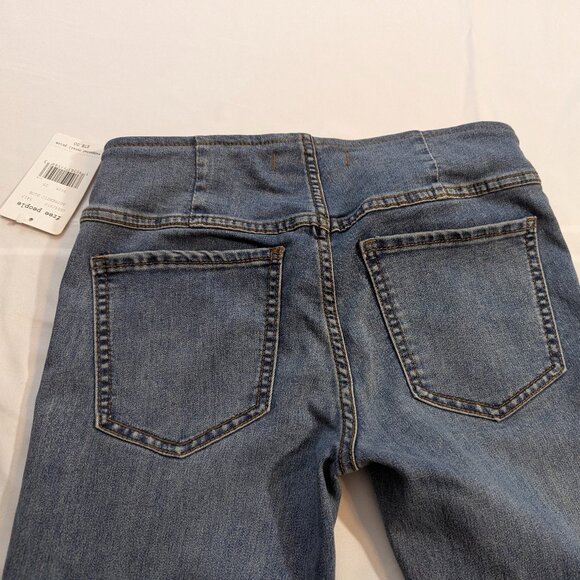 NWT Free People Size 25 Pull On Flare Legged Jeans - Picture 4 of 15